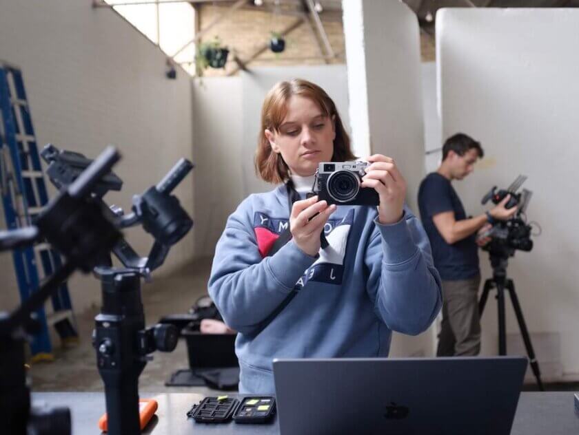 Eliza Allard taking photo in a studio