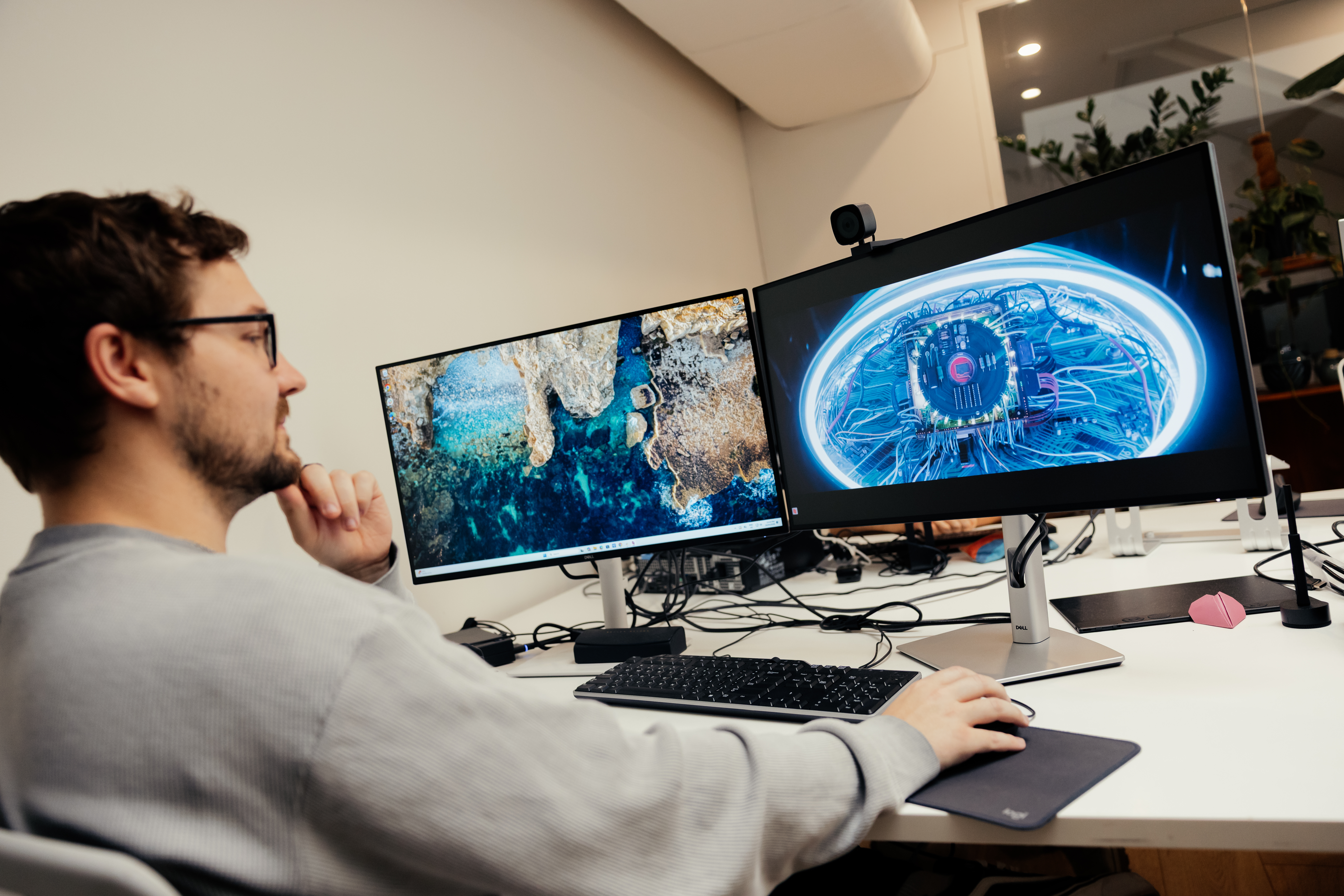 SAE graduate and FIN VFX pro Jaymes Ruffin working on his computer