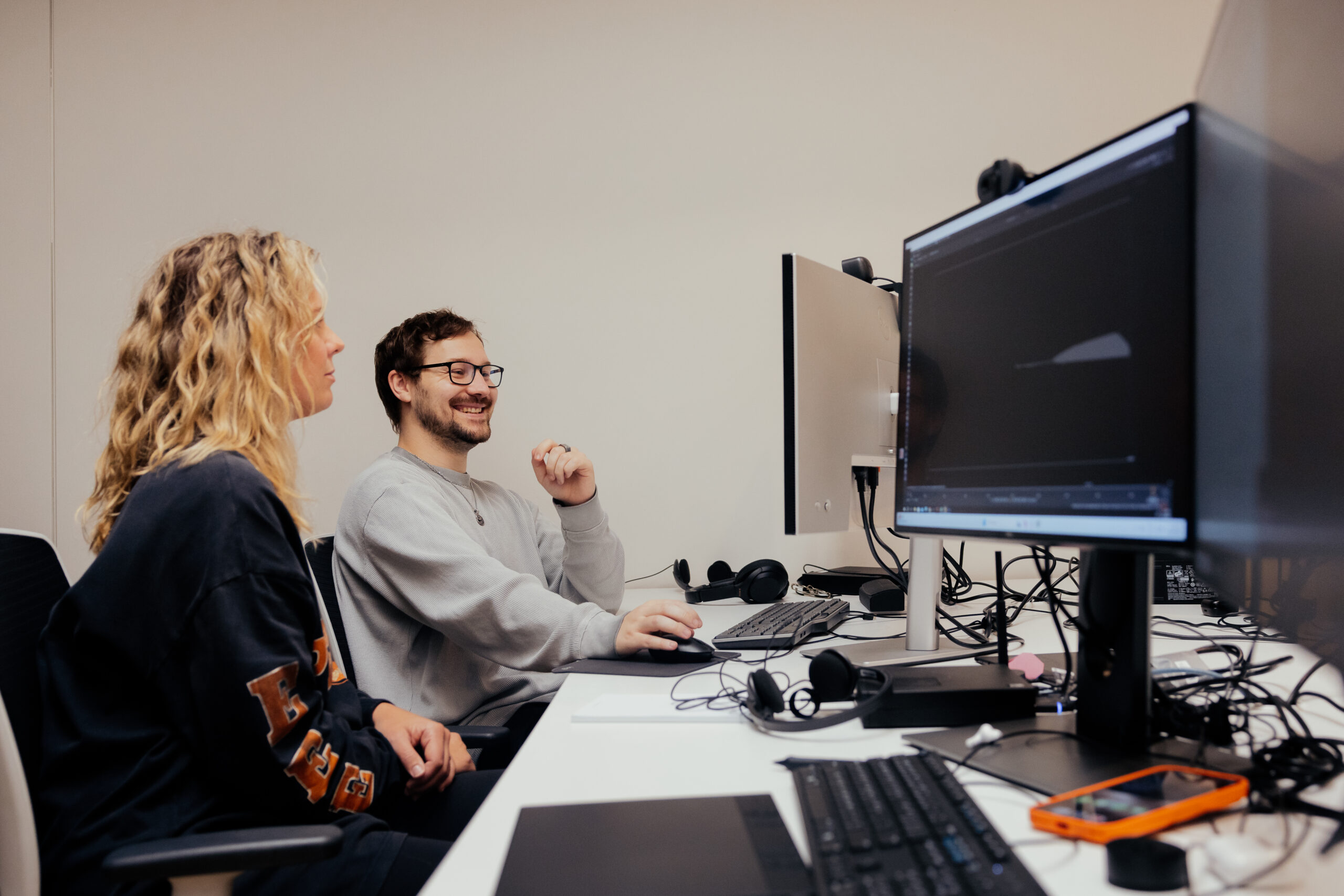 SAE Graduate Jaymes Ruffin working with a coworker at FIN VFX